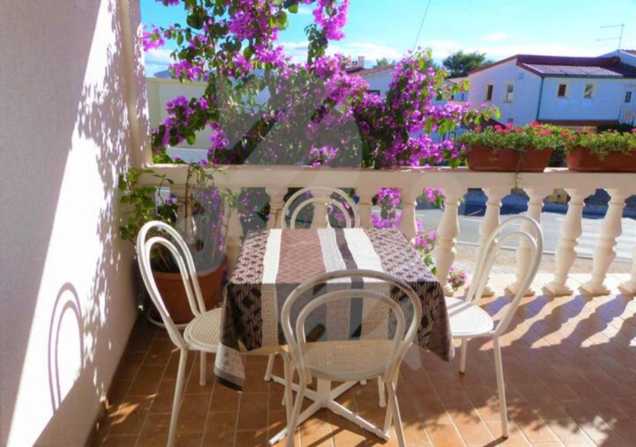 Gama Apartment Vir Exterior photo